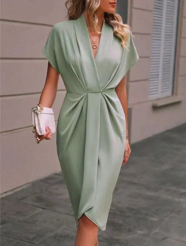 Quirine | Sommerliches V-Ausschnitt Midikleid mit Taillierung & kurzen Ärmeln – Locker & Elegant für Alltag & Events