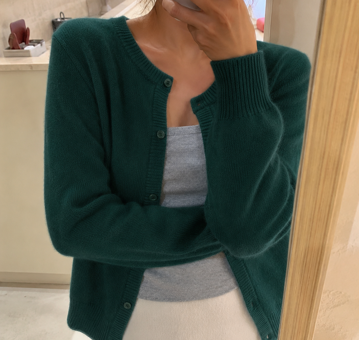Damen Cardigan Relaxed Fit Cropped mit Rundhalsausschnitt und Knopfleiste