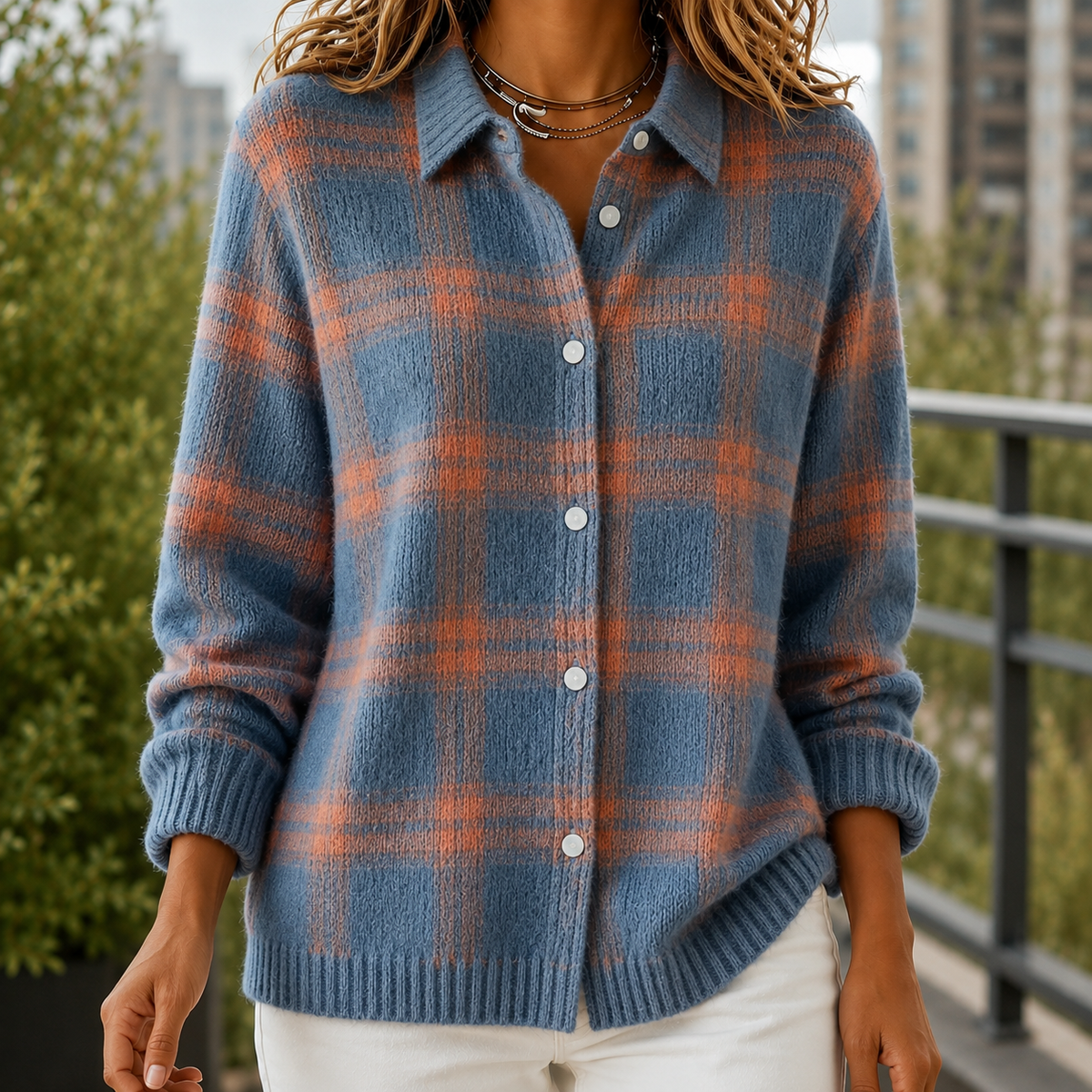 Damen Karo-Pullover Relaxed Fit mit Spitzkragen und Knopfleiste