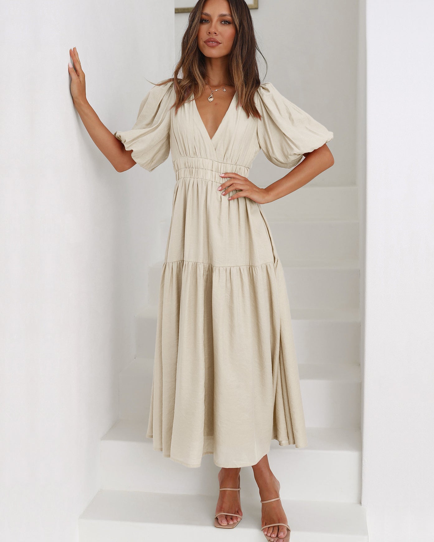 Diana | Damen Sommer‑Midikleid – V‑Ausschnitt, Puffärmel & Stufenrock, Einfarbig Elegant