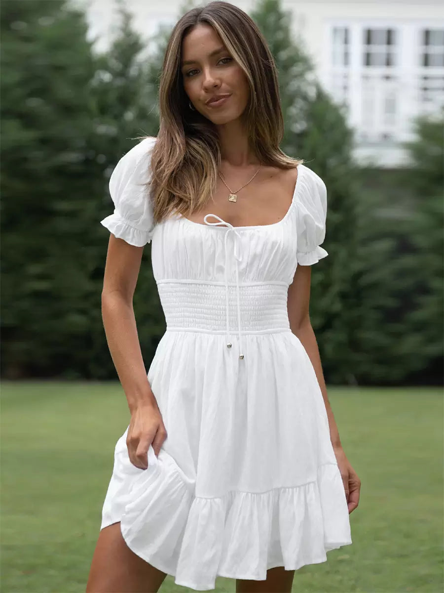 Cessy | Sommerliches Mini-Kleid mit Puffärmeln, eckigem Ausschnitt & Rüschenrock