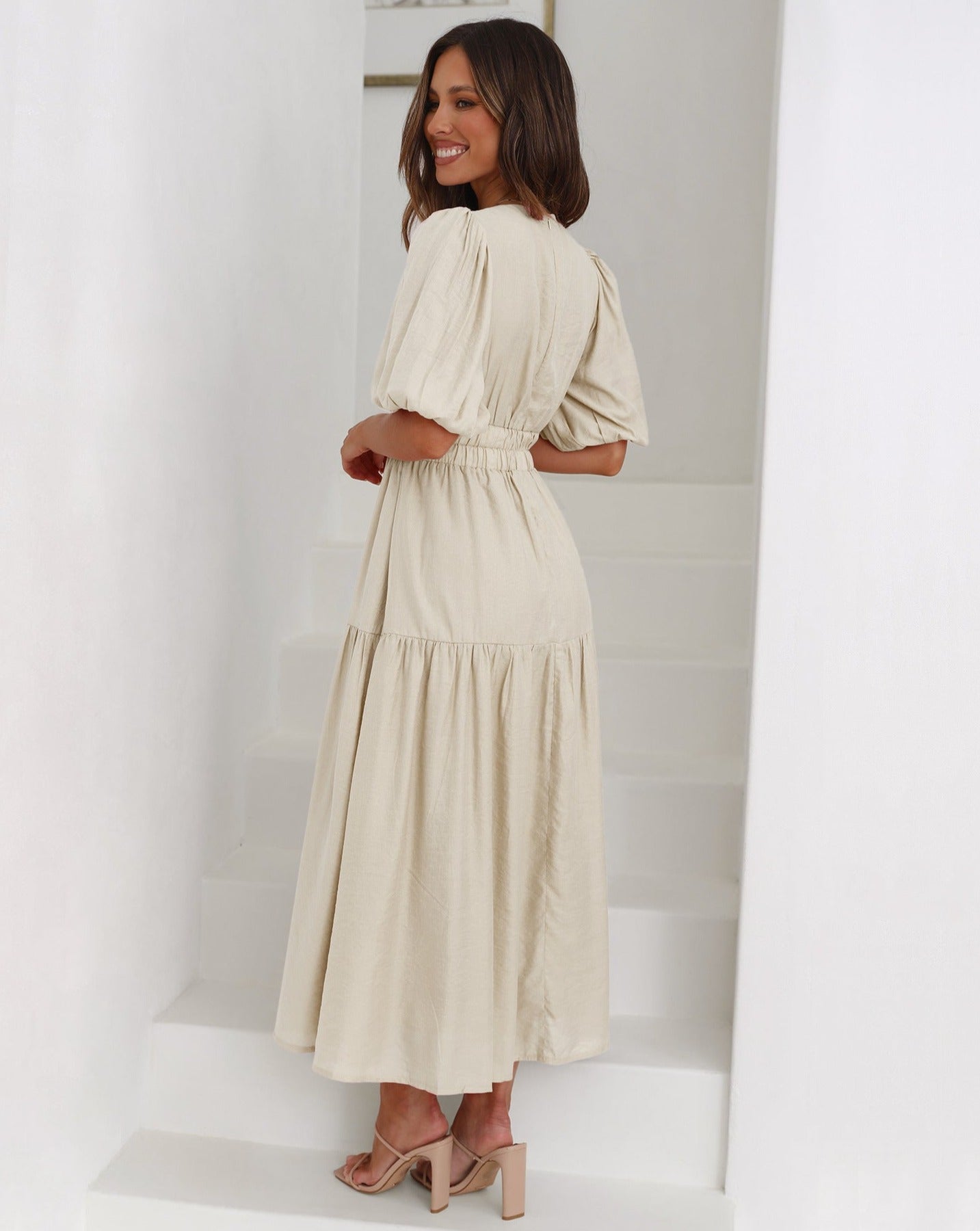 Diana | Damen Sommer‑Midikleid – V‑Ausschnitt, Puffärmel & Stufenrock, Einfarbig Elegant