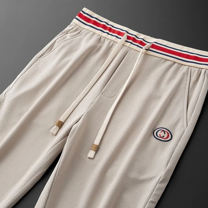 Herren Sportjogger mit gestreiftem Bund