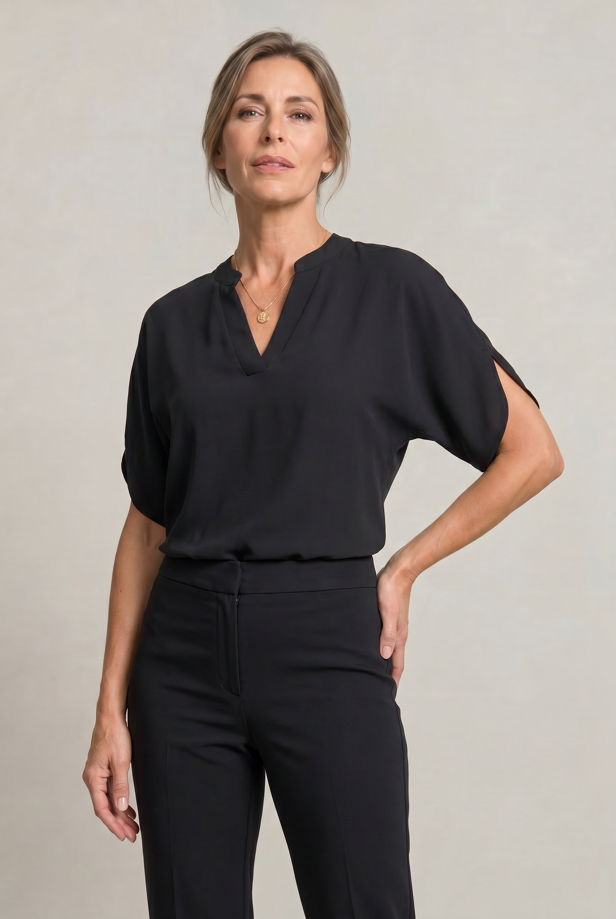 Damen V-Ausschnitt-Top Regular Fit mit Kragendetail und Kurzarm