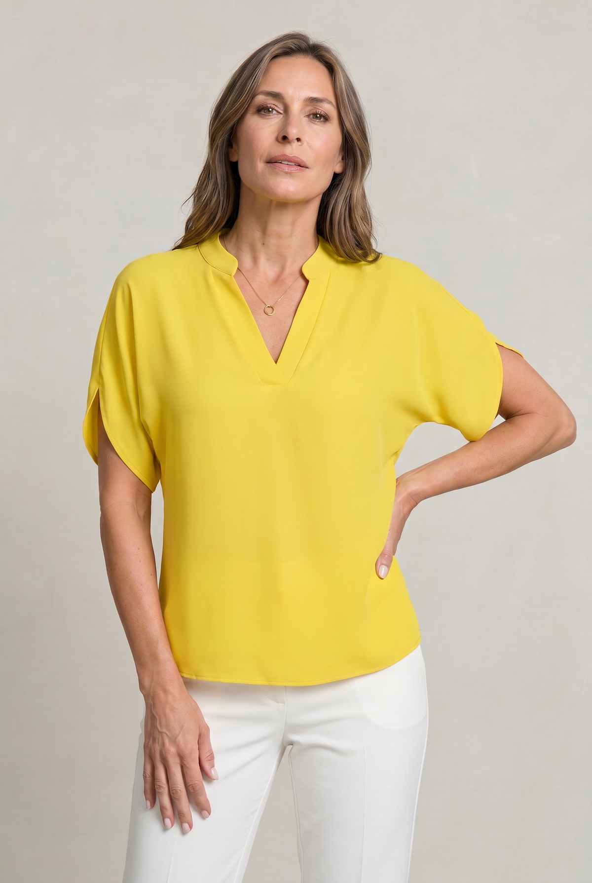 Damen V-Ausschnitt-Top Regular Fit mit Kragendetail und Kurzarm