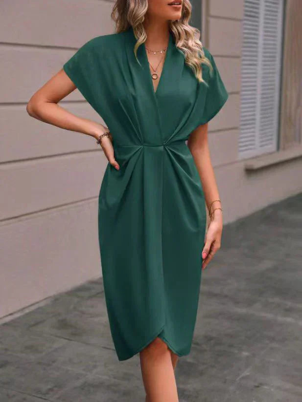 Quirine | Sommerliches V-Ausschnitt Midikleid mit Taillierung & kurzen Ärmeln – Locker & Elegant für Alltag & Events