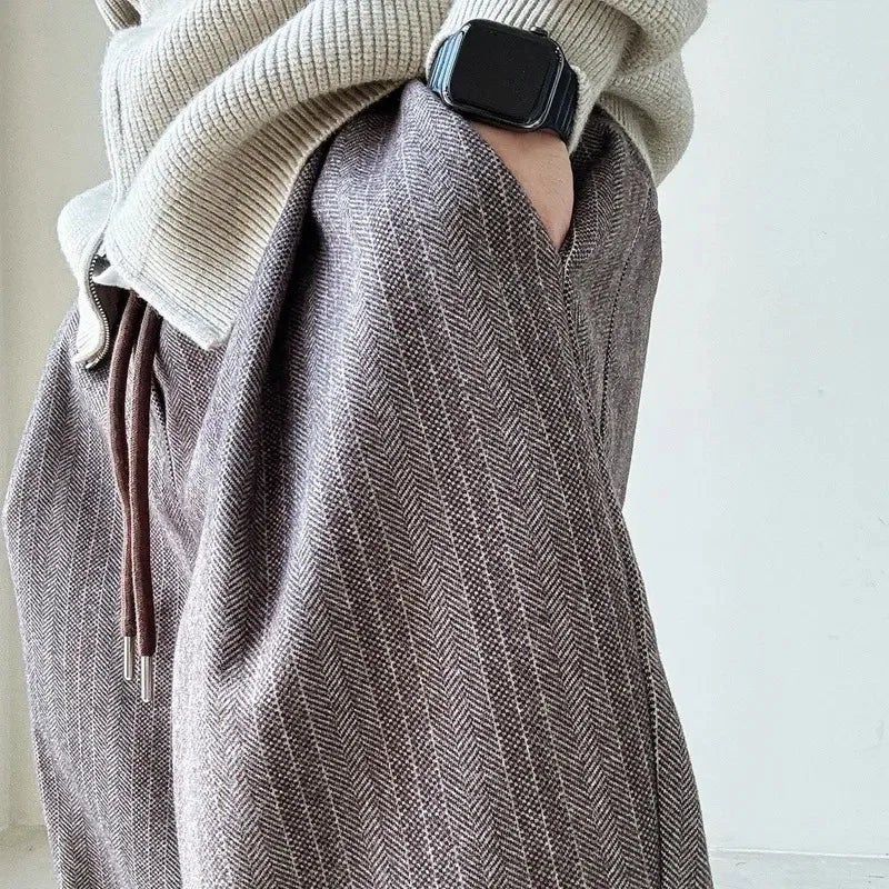 Herren Hose mit fließendem Fall und verstellbarem Bund