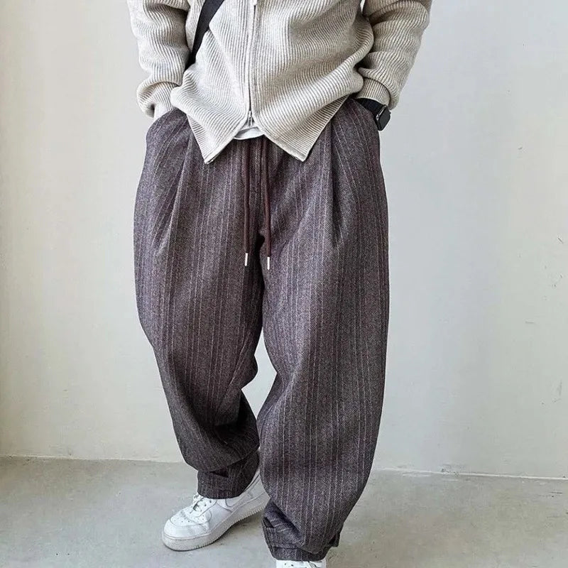 Herren Hose mit fließendem Fall und verstellbarem Bund