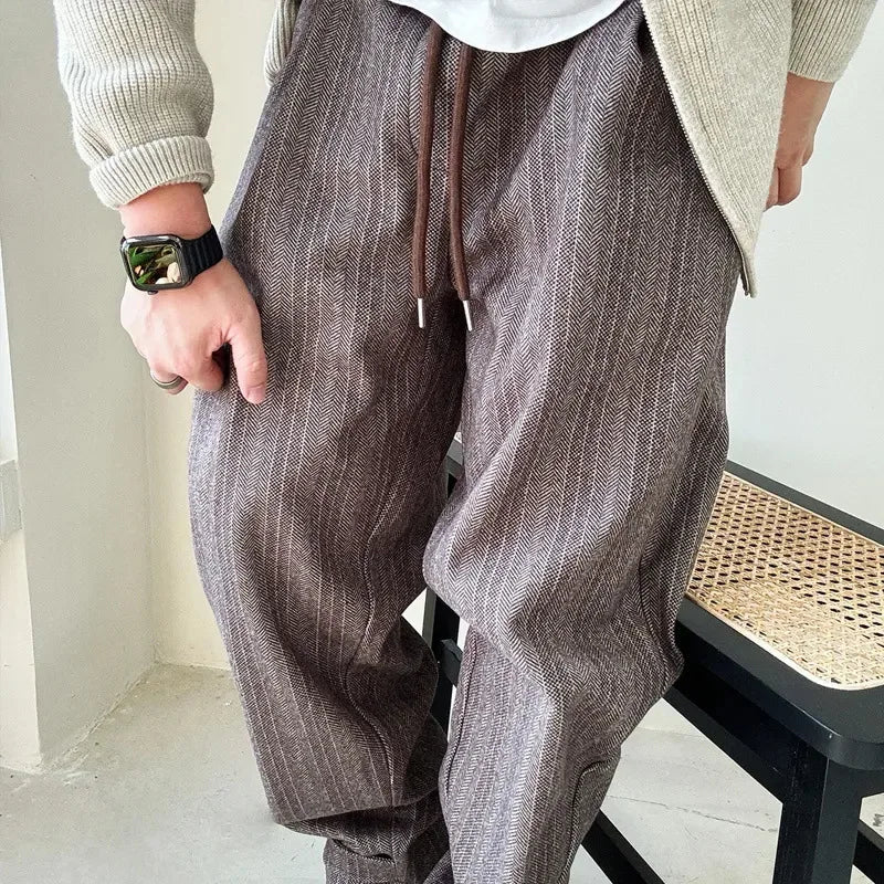 Herren Hose mit fließendem Fall und verstellbarem Bund