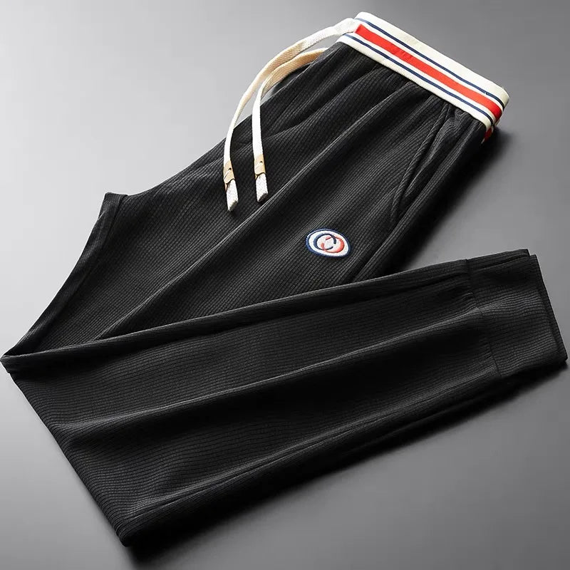 Herren Sportjogger mit gestreiftem Bund