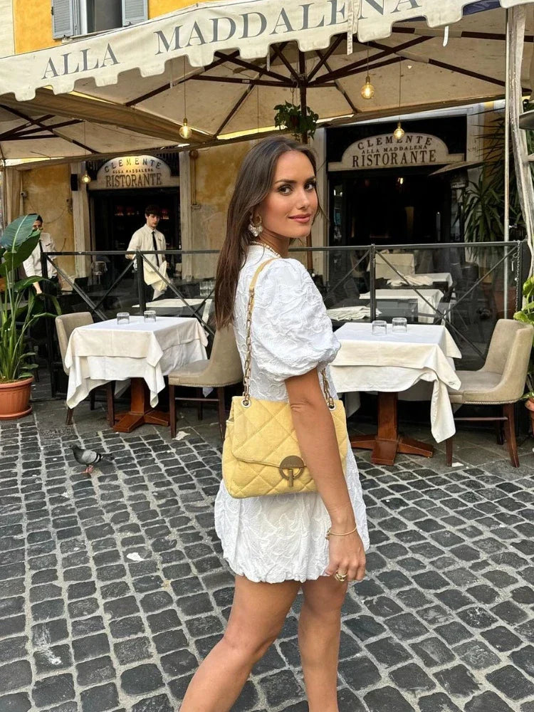 Lara | Weißes V-Ausschnitt Minikleid mit Puffärmeln & floraler Struktur