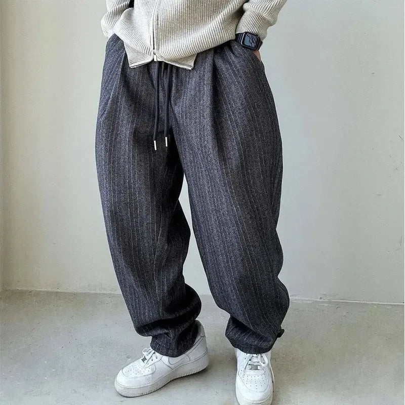Herren Hose mit fließendem Fall und verstellbarem Bund