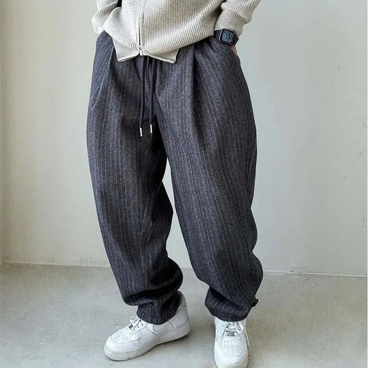 Herren Hose mit fließendem Fall und verstellbarem Bund