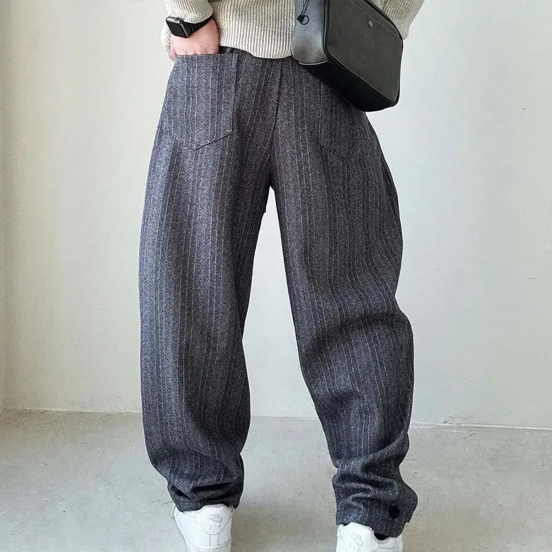 Herren Hose mit fließendem Fall und verstellbarem Bund