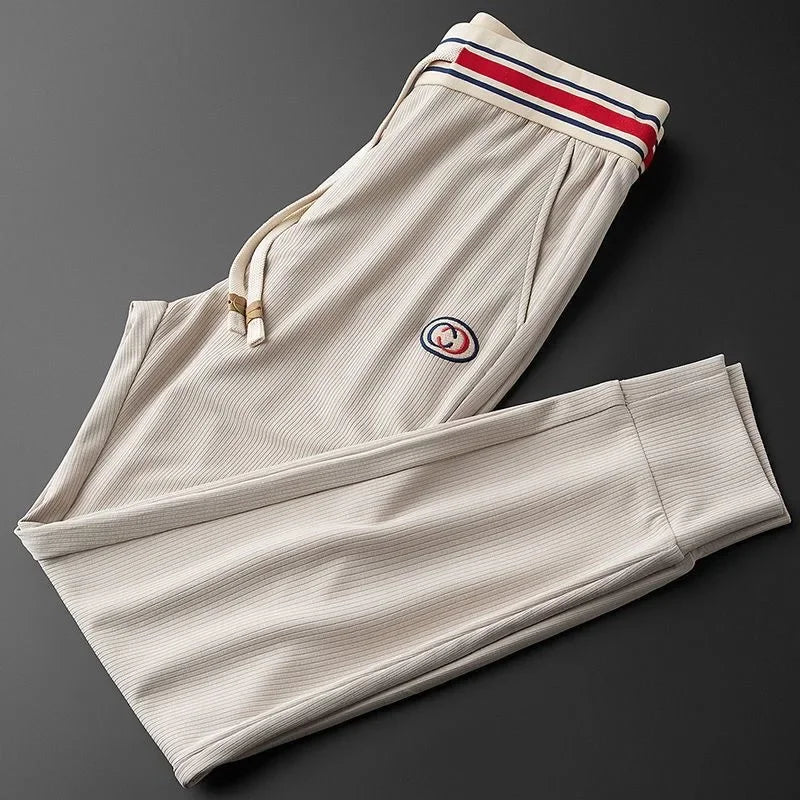 Herren Sportjogger mit gestreiftem Bund