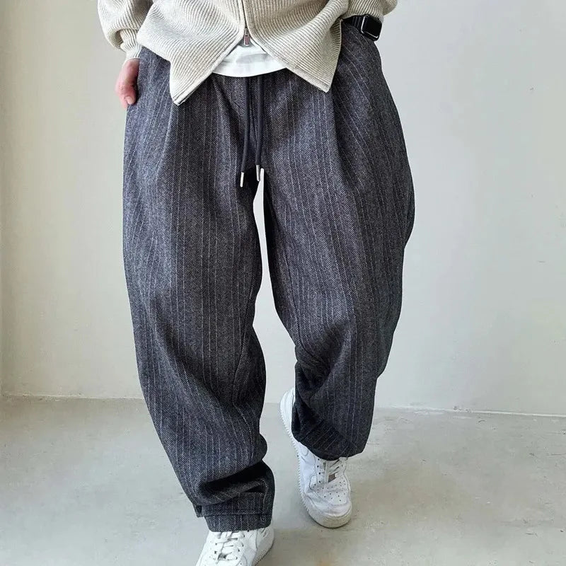 Herren Hose mit fließendem Fall und verstellbarem Bund