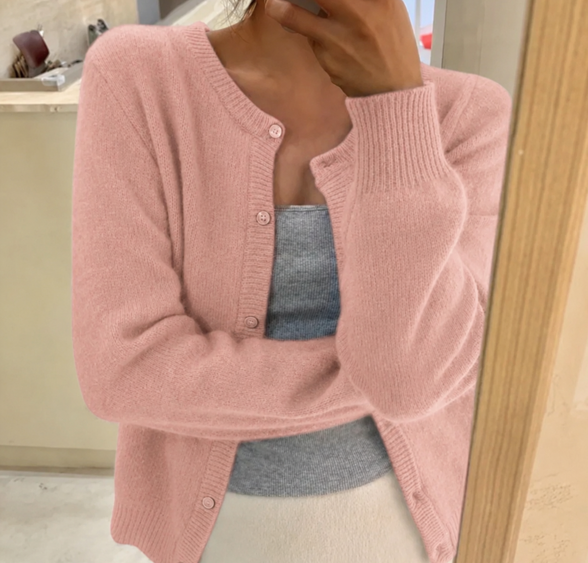 Damen Cardigan Relaxed Fit Cropped mit Rundhalsausschnitt und Knopfleiste