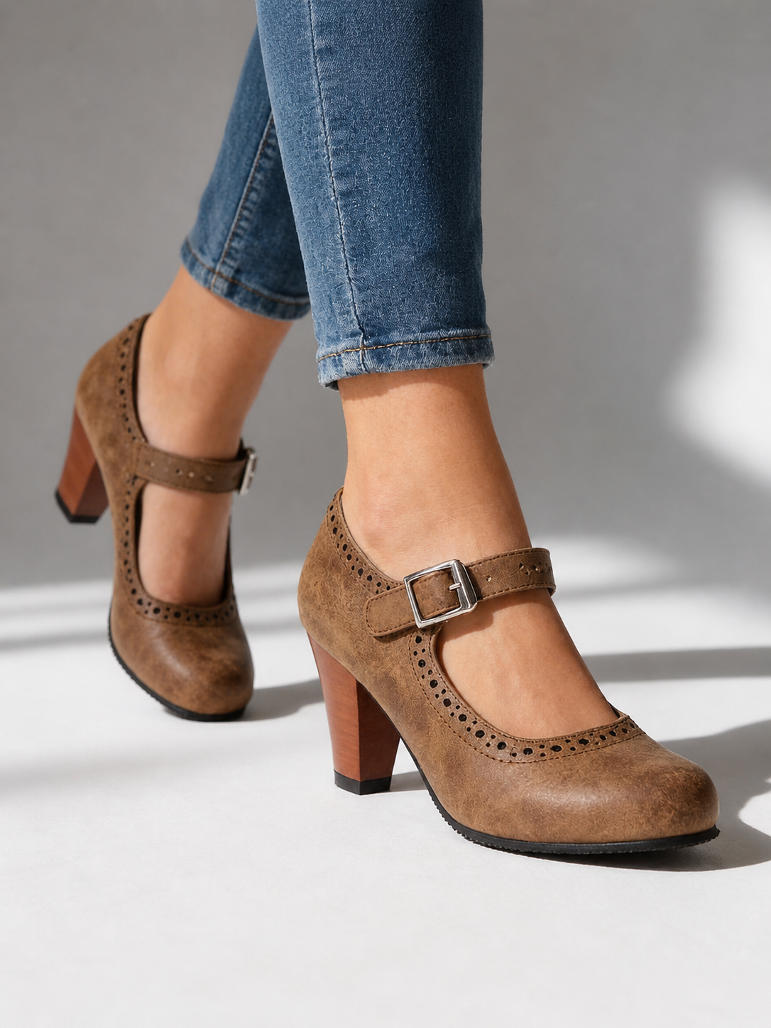 Damen Mary Jane Schuhe Brogue-Design mit Schnallenriemen und Blockabsatz