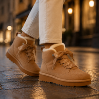 Damen Winterstiefel Wildleder-Optik mit Plattformsohle und breiten Bändern