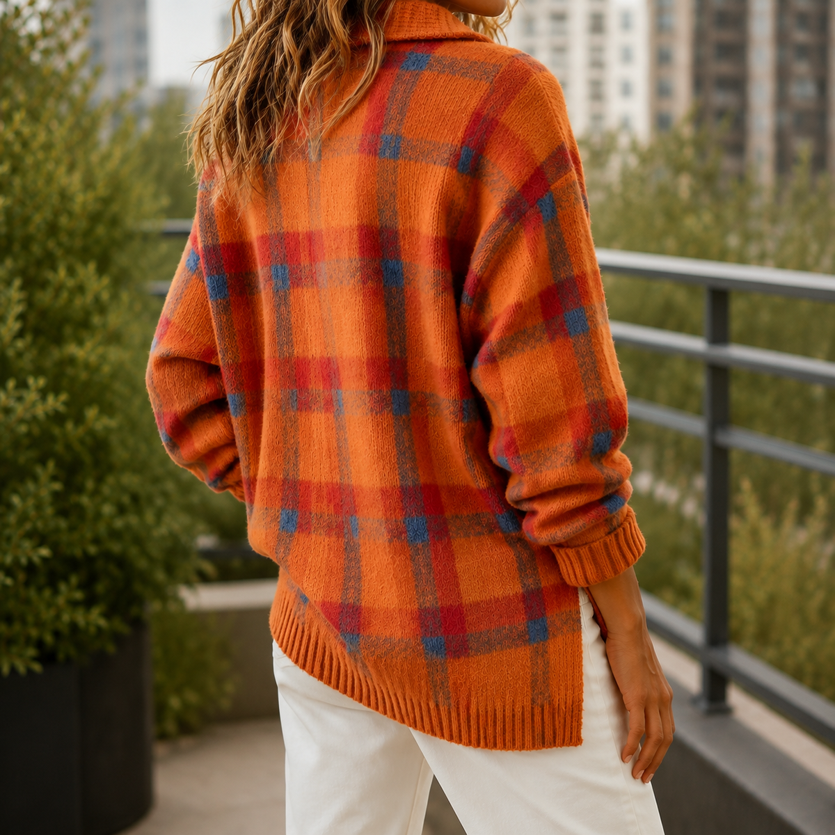 Damen Karo-Pullover Relaxed Fit mit Spitzkragen und Knopfleiste