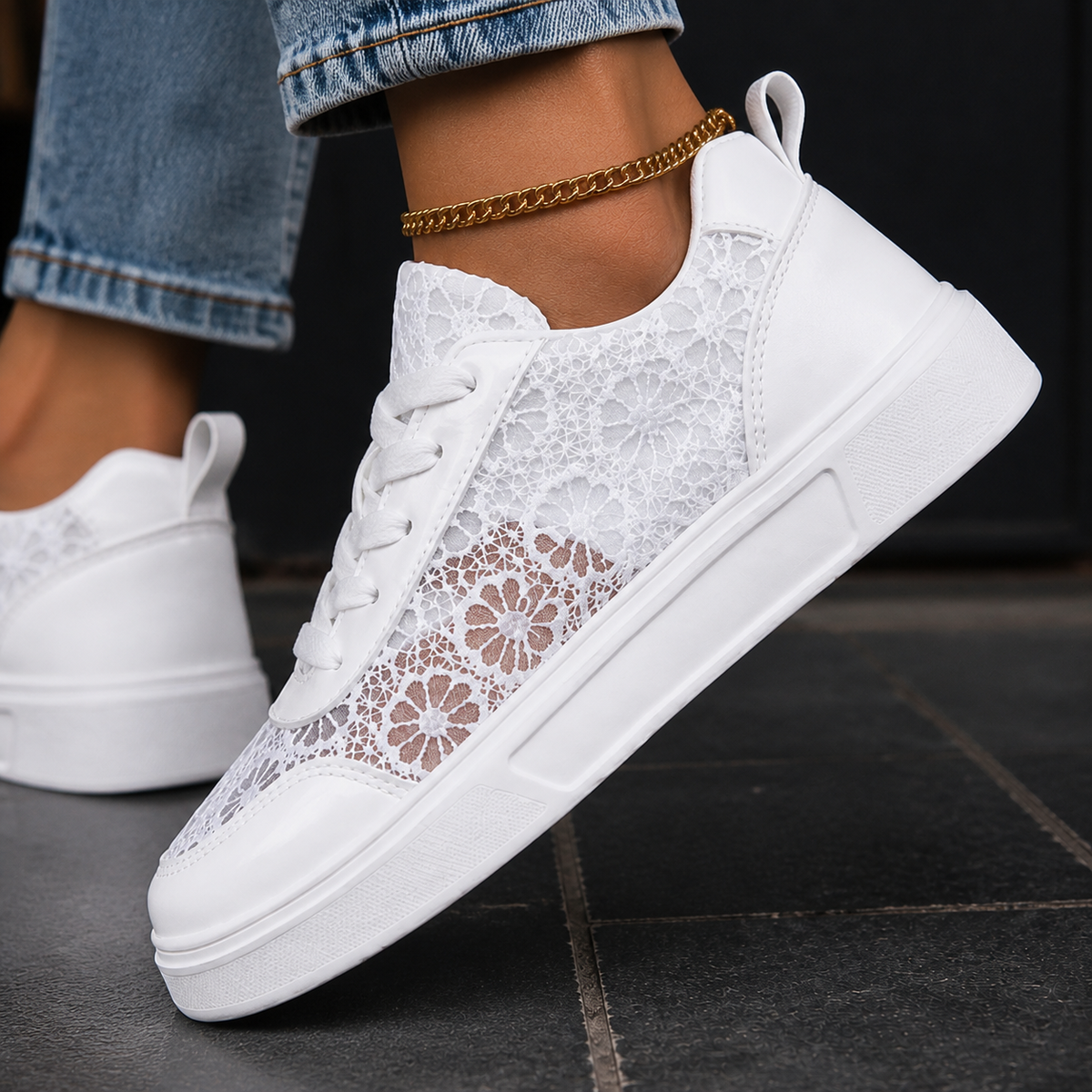 Damen Sneaker Low-Top mit floralen Spitzen-Paneelen