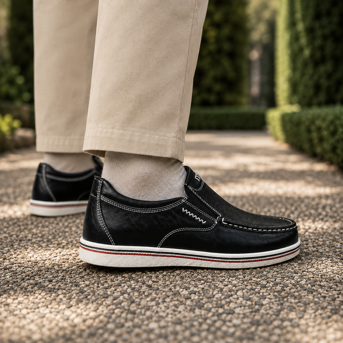 Damen Slipper mit Kontrastnähten und Kontrastsohle