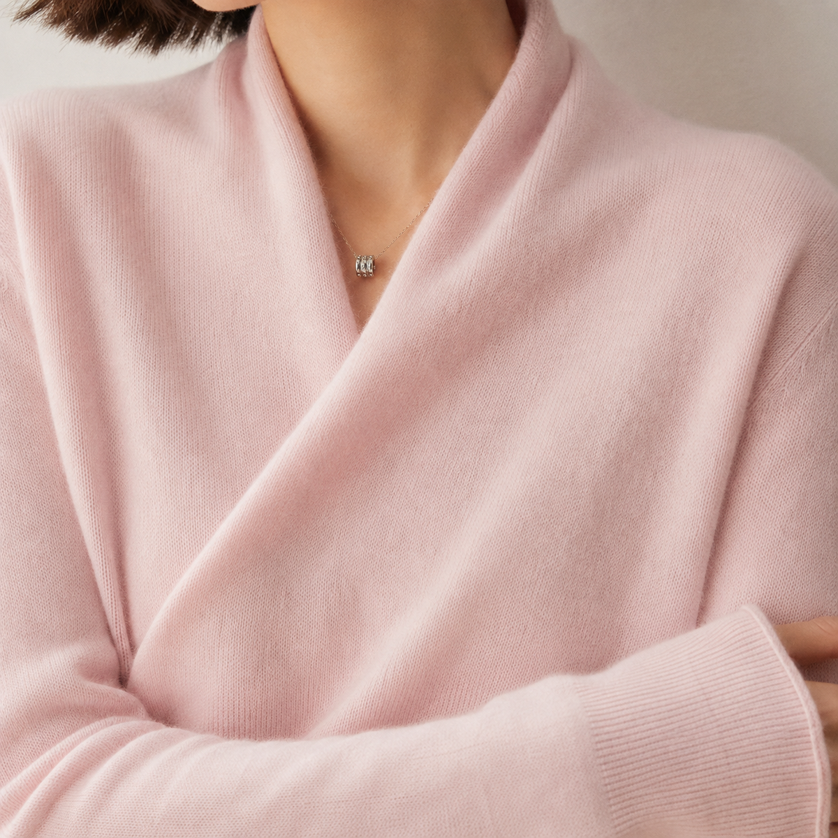 Damen Pullover Regular Fit mit Crossover-Kragen