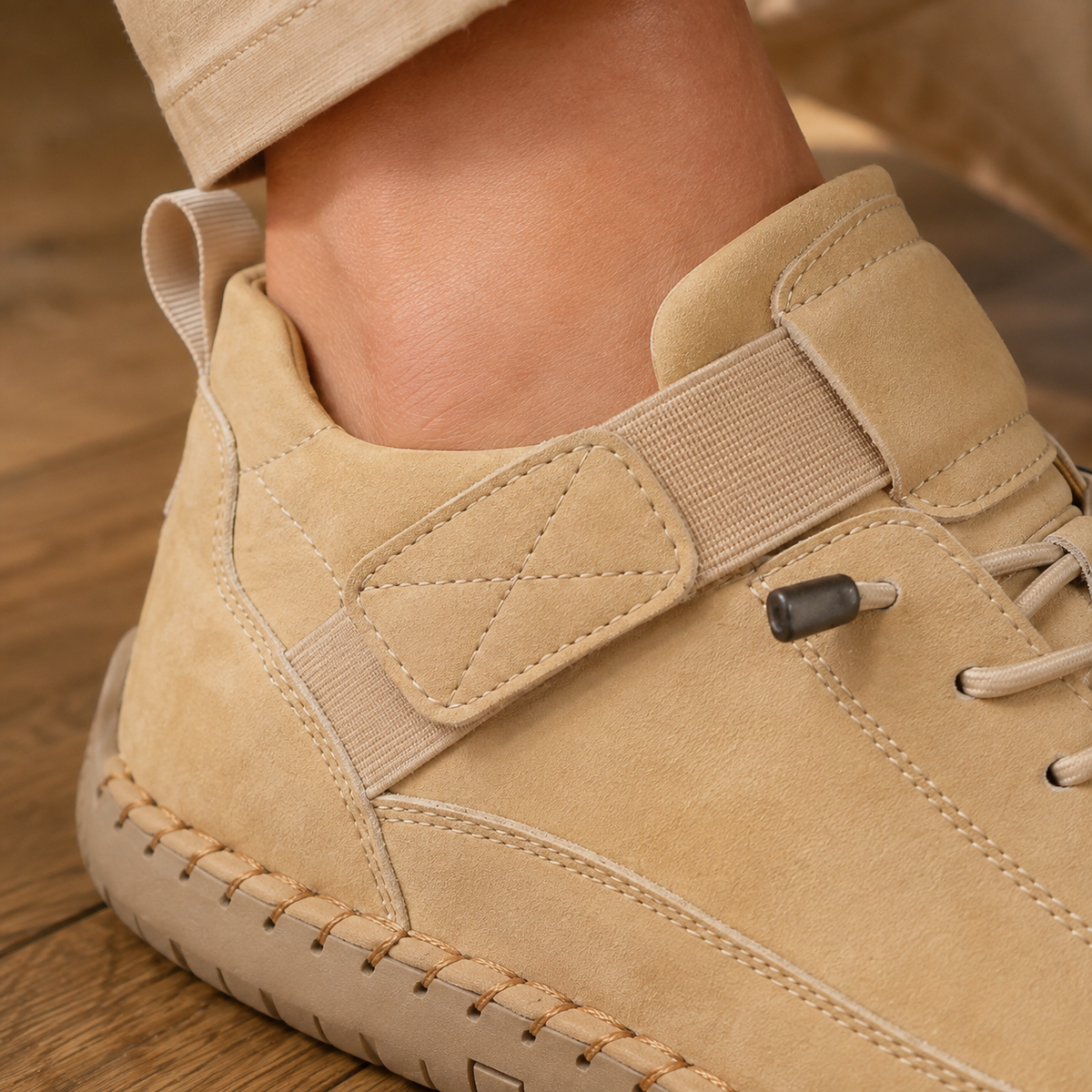 Damen Sneaker mit breitem Spannriemen und elastischer Schnürung