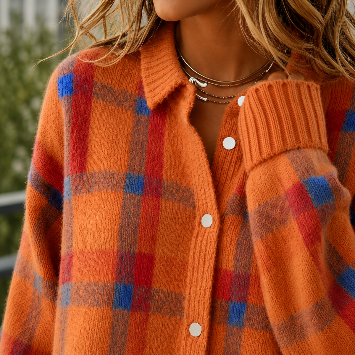 Damen Karo-Pullover Relaxed Fit mit Spitzkragen und Knopfleiste