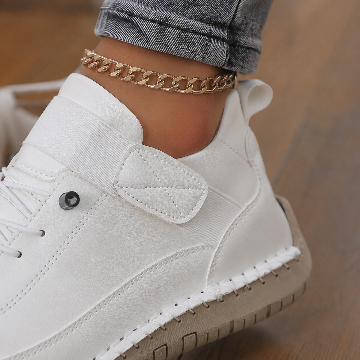 Damen Sneaker mit elastischer Schnürung und breitem Ristband