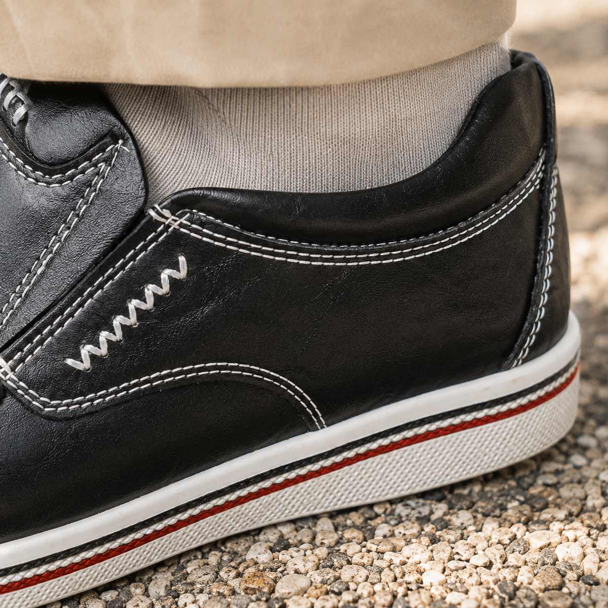 Damen Slipper mit Kontrastnähten und Kontrastsohle