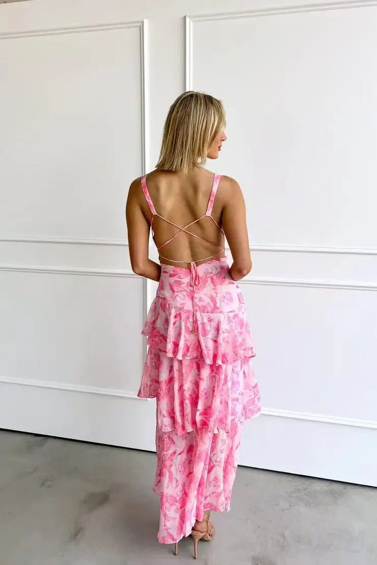 Cany | Rückenfreies Maxikleid mit Blumenmuster, V-Ausschnitt & Stufenrock für elegante Sommerlooks