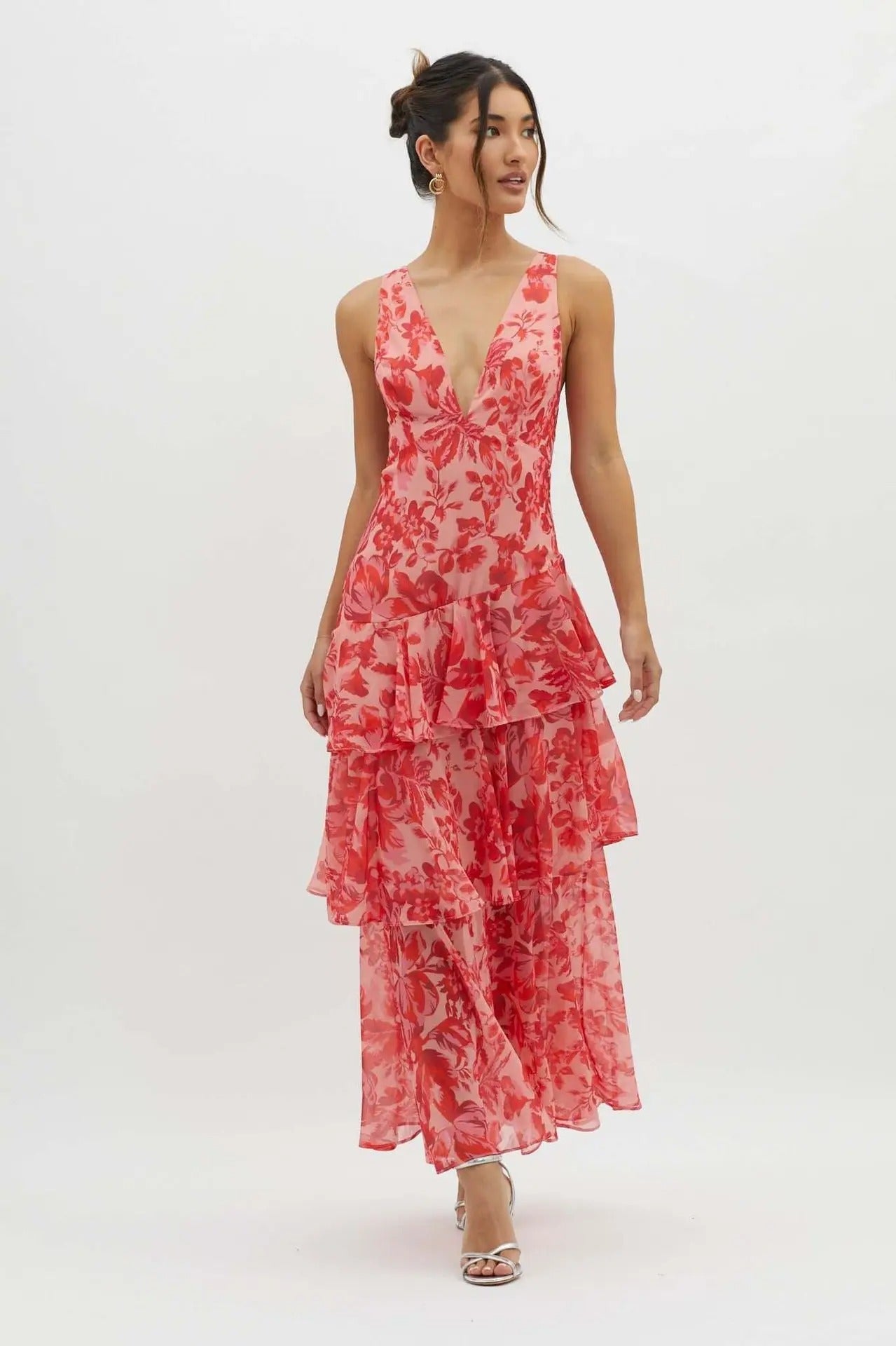 Cany | Rückenfreies Maxikleid mit Blumenmuster, V-Ausschnitt & Stufenrock für elegante Sommerlooks