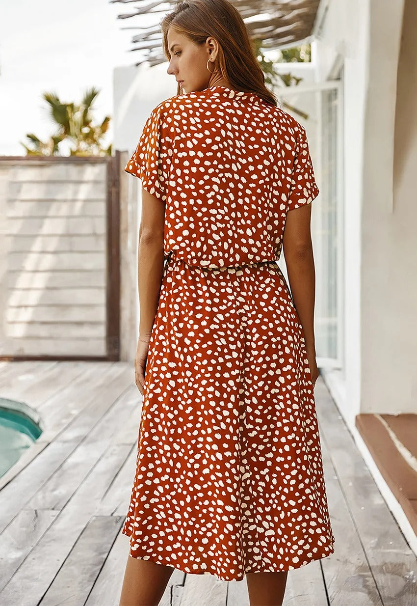 Mirrie | Sommerliches V-Ausschnitt-Midikleid mit verstellbarer Taille und kurzen Ärmeln | Bequemer Alltagsstil für Damen